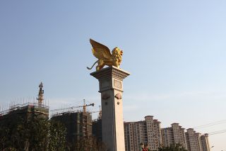 铜雕飞狮景观_城市广场标志性动物景观