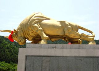 拓荒牛铜雕景观