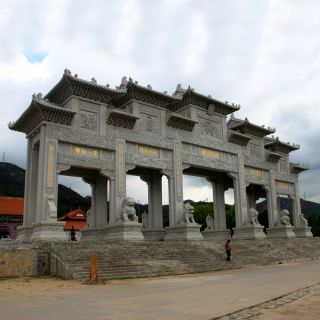 为什么花岗岩石雕牌坊在名胜古迹中有重要地位