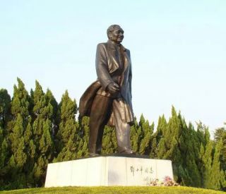 伟人雕塑厂家改革开放的引领者邓小平塑像