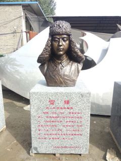 皮帽雷锋铜雕胸像