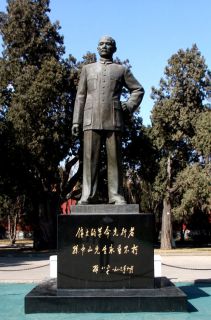 孙中山铸铜全身像