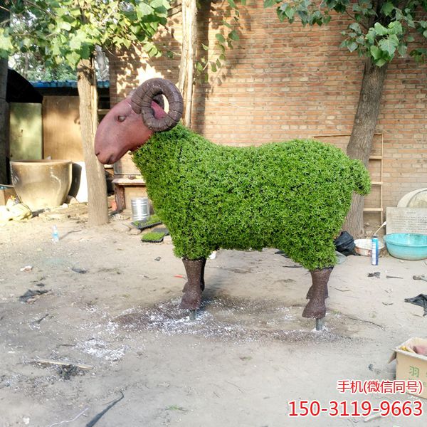 绿植绵羊雕塑摆件
