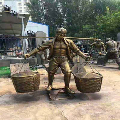挑担子的农民_仿铜劳动人物雕塑
