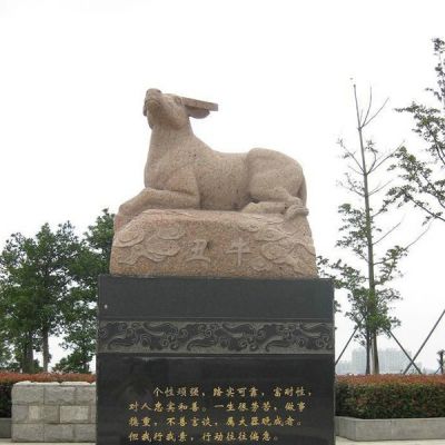 制作砂岩雕塑应该怎样选择石材？