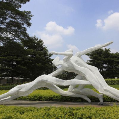 不锈钢雕塑——不锈钢的发展史
