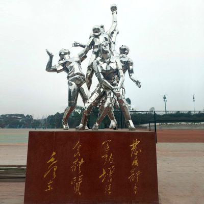 雕塑是对校园“艺术”特色比较好的诠释