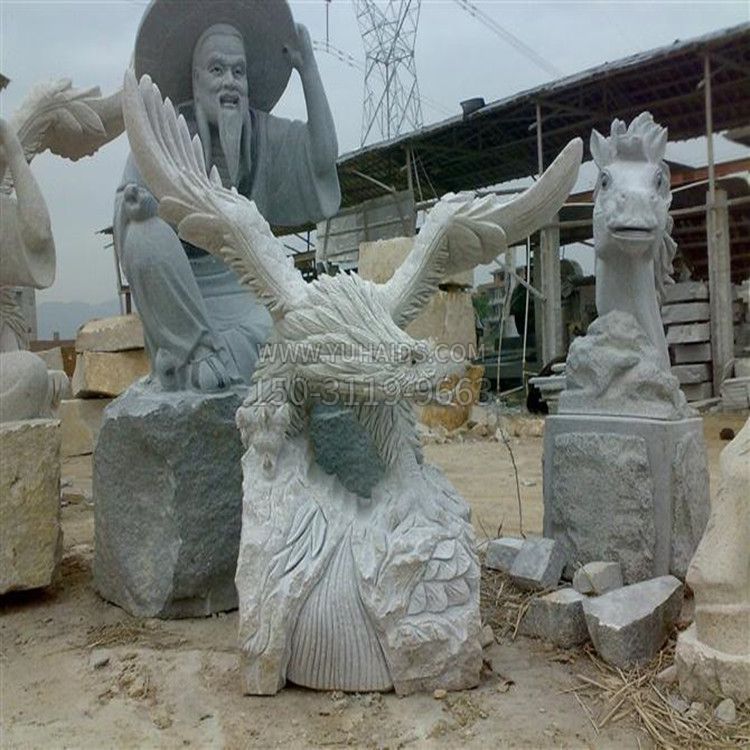 老鹰石雕塑