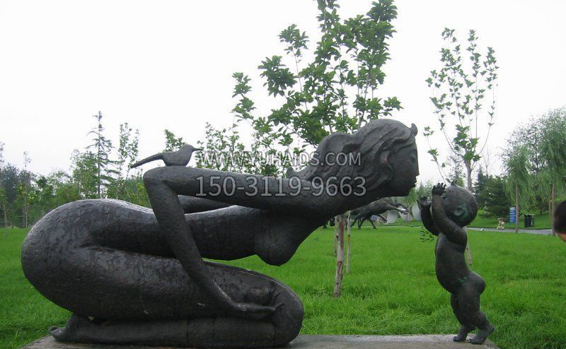 园林亲吻的母子小品铜雕雕塑