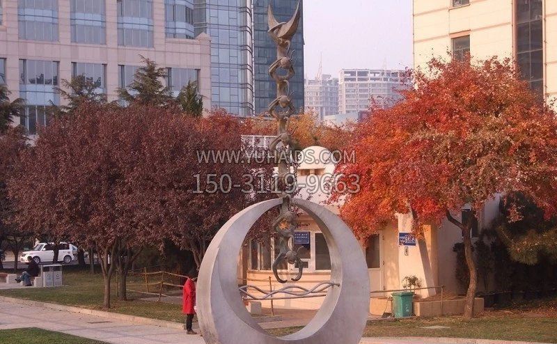 小区不锈钢猴子捞月景观雕塑
