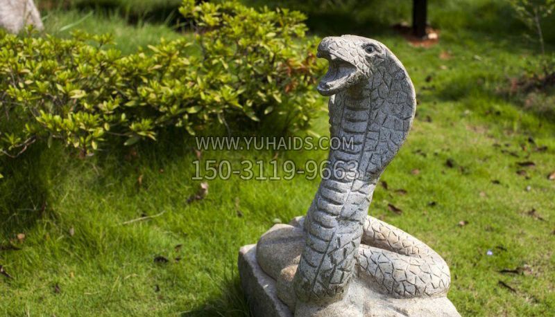 石雕眼镜蛇公园动物雕塑
