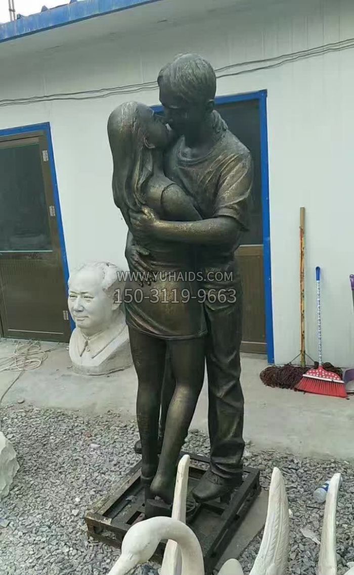 情侣亲吻铜雕雕塑