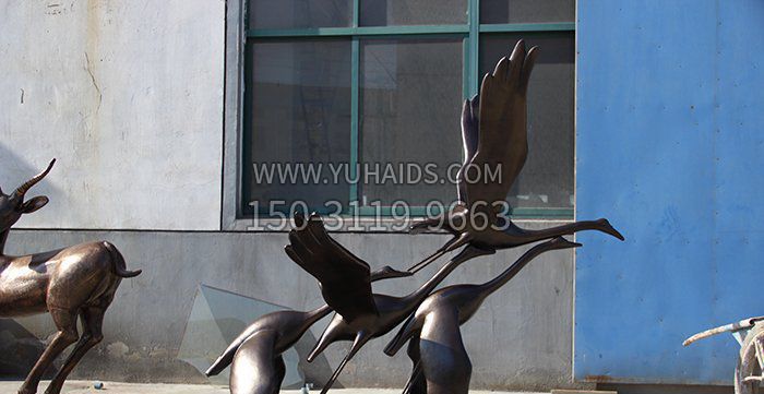 大雁飞翔铸铜动物铜雕雕塑