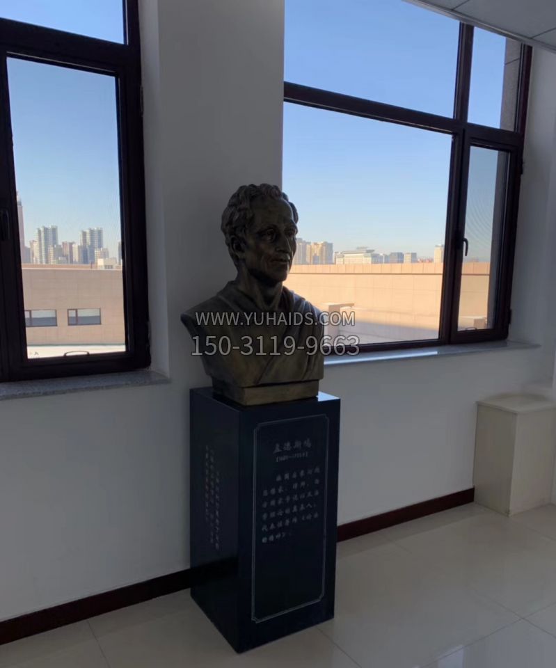 玻璃钢仿铜西方名人孟德斯鸠头像雕塑