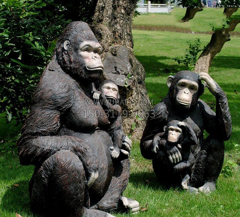 玻璃钢仿真黑猩猩雕塑