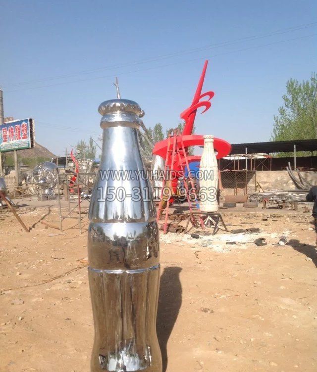 不锈钢饮料瓶子景观雕塑