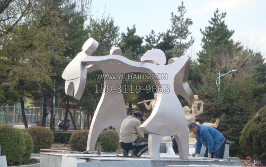 公园不锈钢快乐一家人雕塑