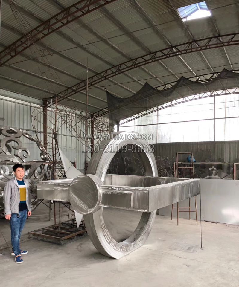 不锈钢环绕雕塑广场大型景观雕塑