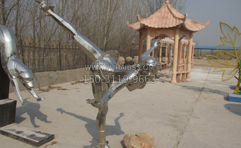 不锈钢滑冰雕塑 (2)