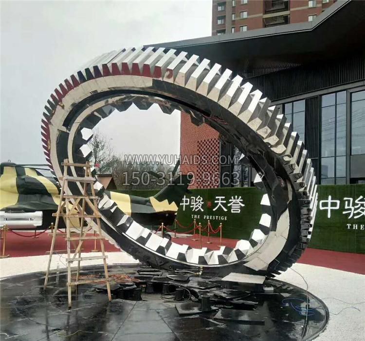 不锈钢齿轮抽象雕塑
