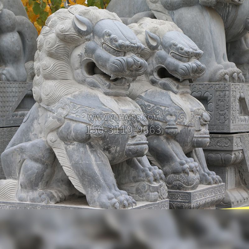 北京故宫的石狮子雕塑