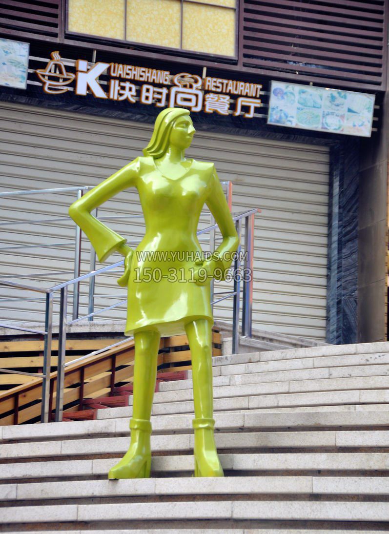 玻璃钢步行街人物雕塑