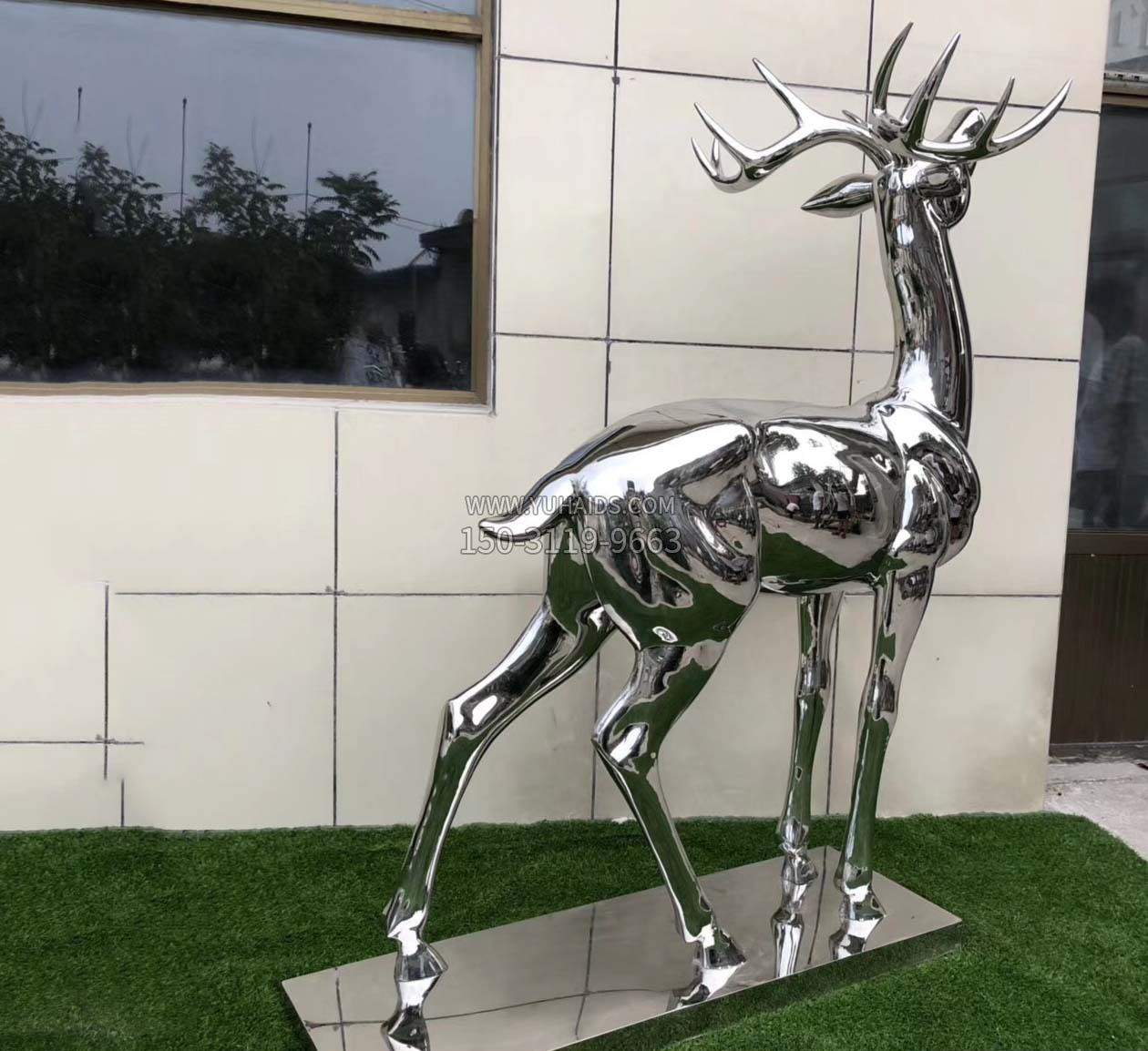 不锈钢鹿镜面雕塑