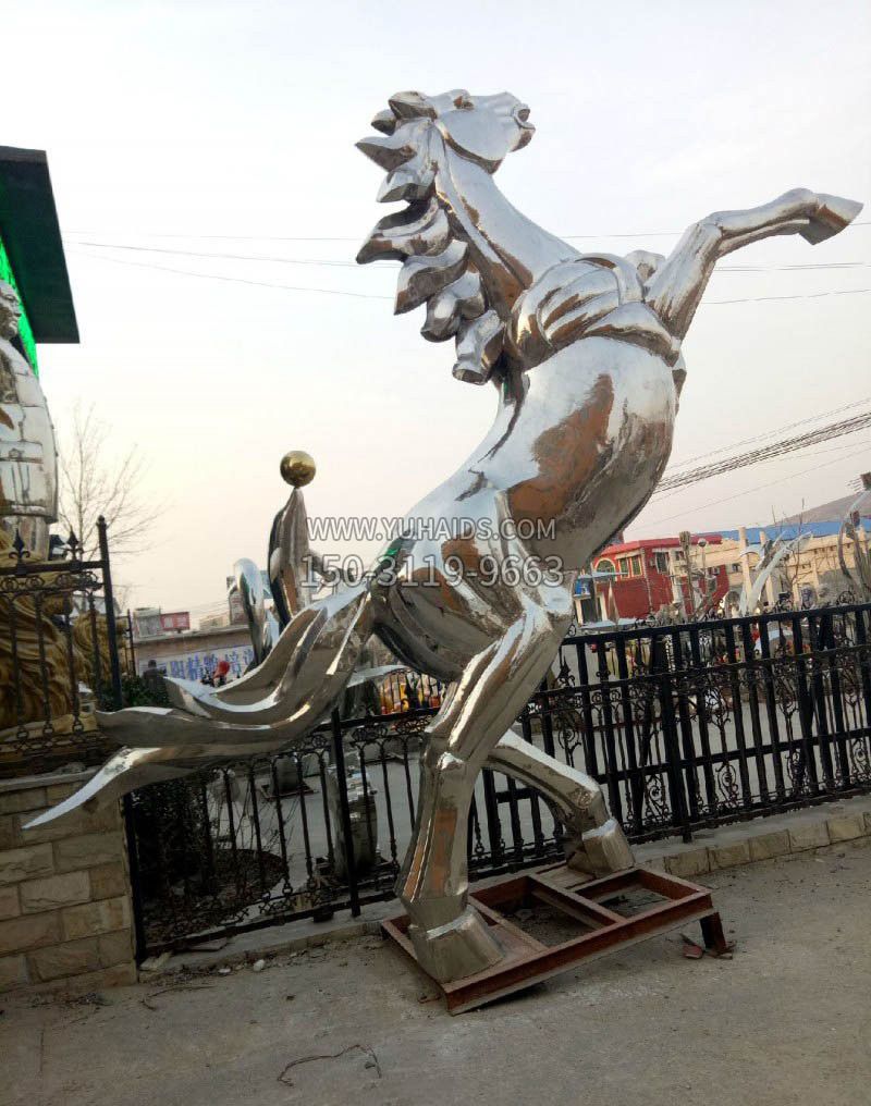 不锈钢企业大型立马雕塑