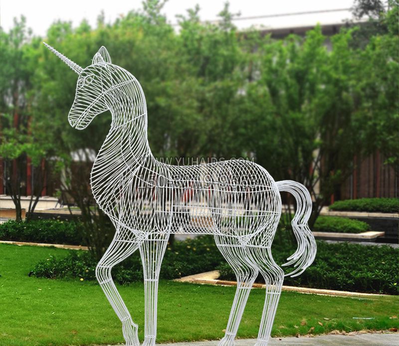 不锈钢铁艺网格独角马雕塑