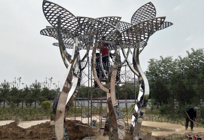 不锈钢园林镜面抽象树雕塑
