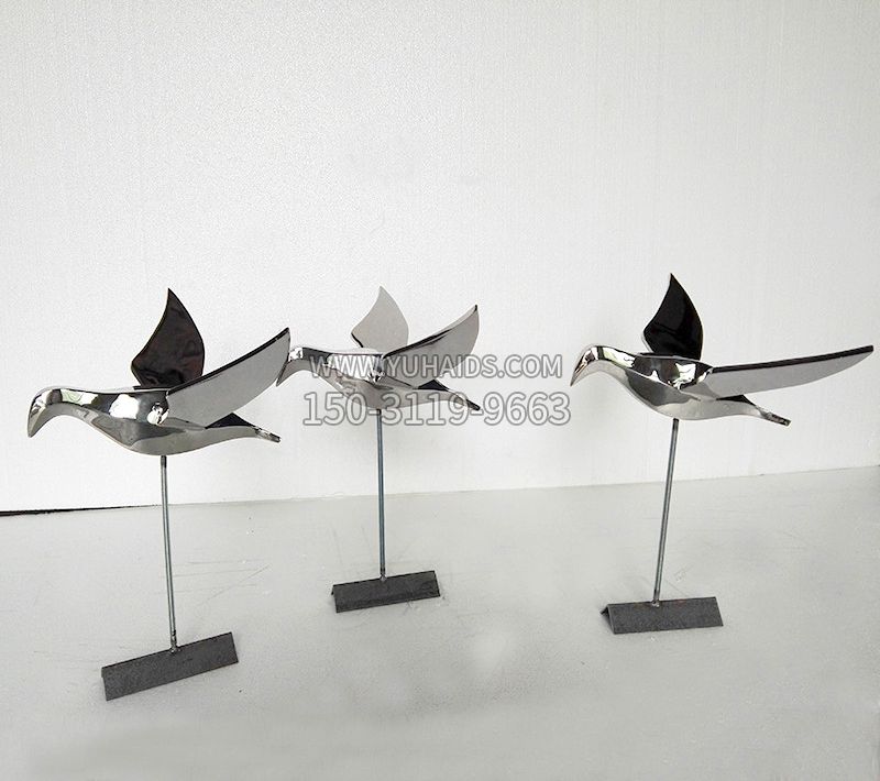 抽象的展翅鸽子不锈钢插件公园草坪草丛动物雕塑