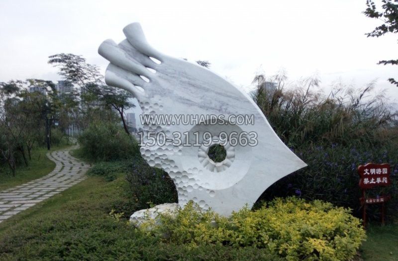抽象鱼石雕雕塑