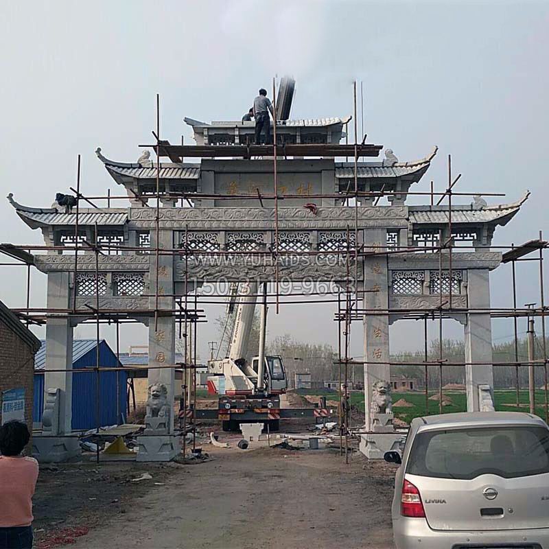 村落入口仿古石牌坊雕塑