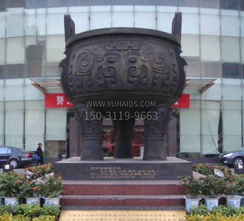 大型铸铜三足鼎雕塑