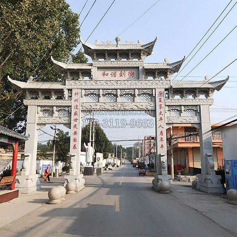 雕刻的石牌坊雕塑