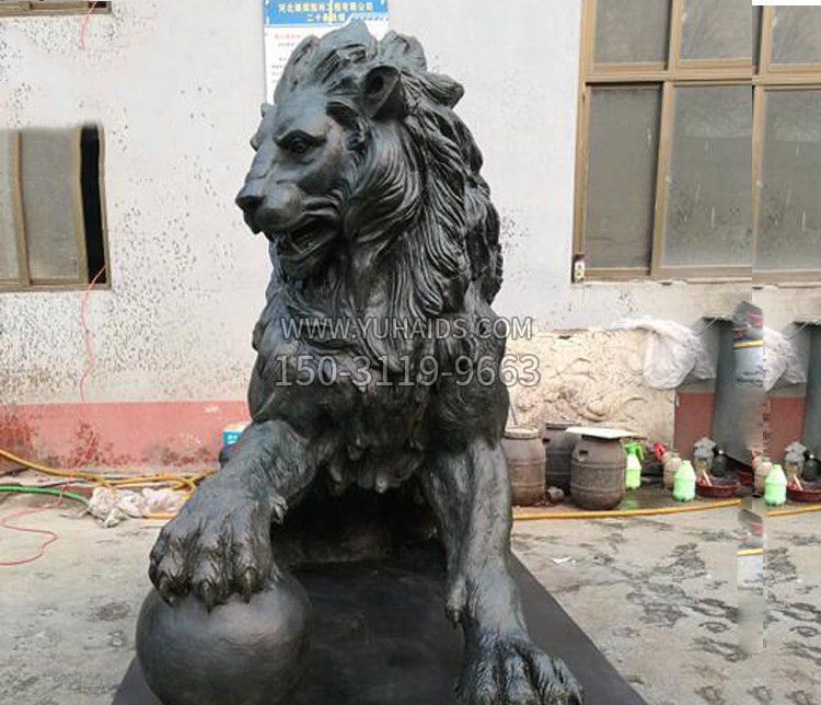 大型西方踩球狮子铜雕塑