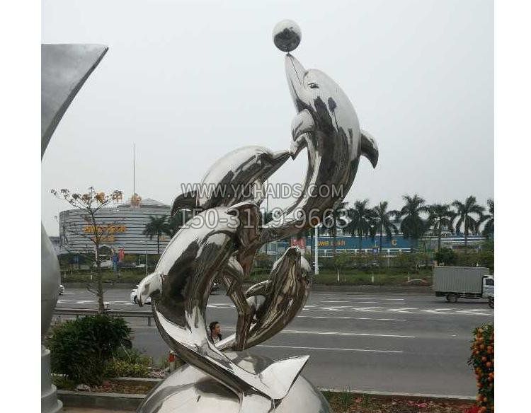 顶球的海豚不锈钢动物雕塑