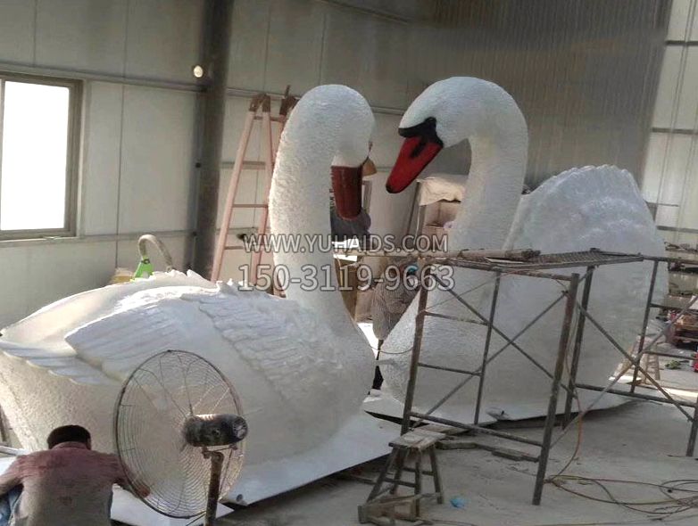 仿真动物爱情爱心玻璃钢景观雕塑