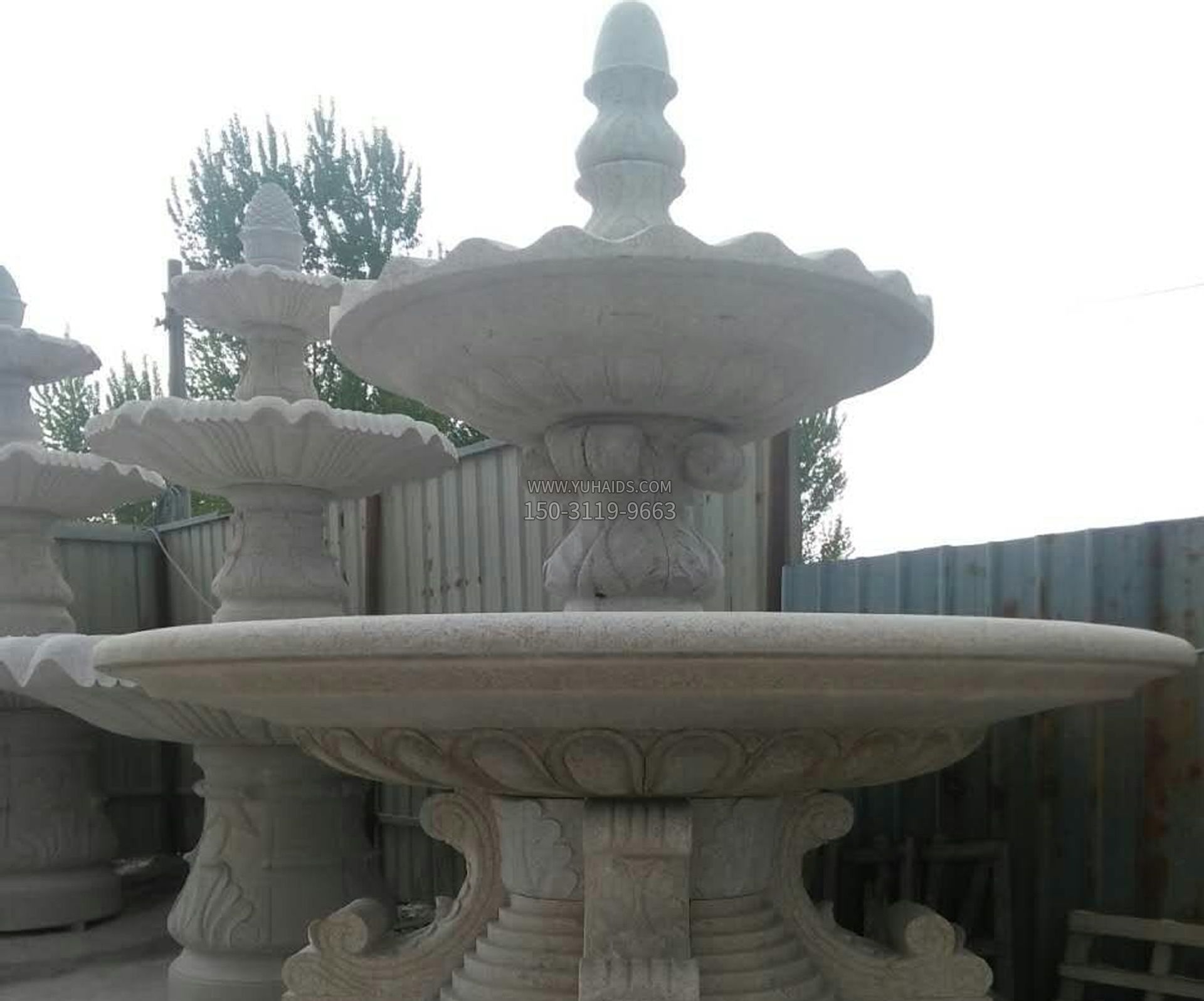 风水球白色雕塑