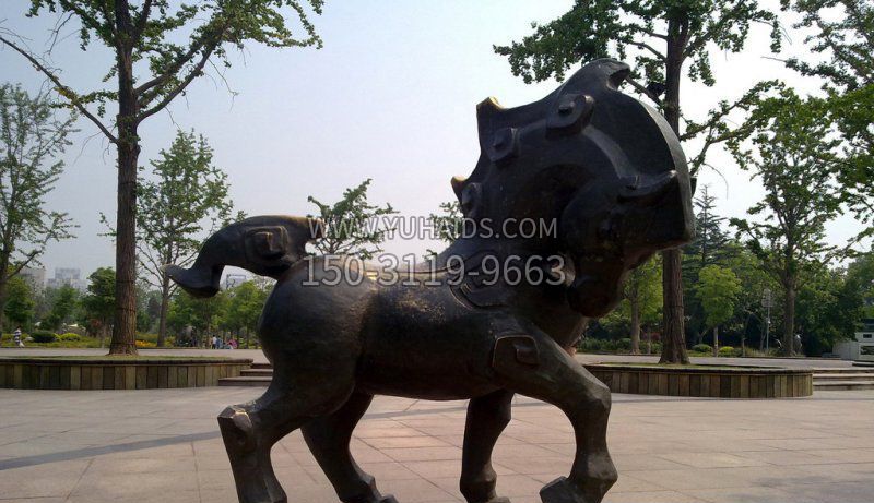 公园低头的抽象小马动物铜雕雕塑