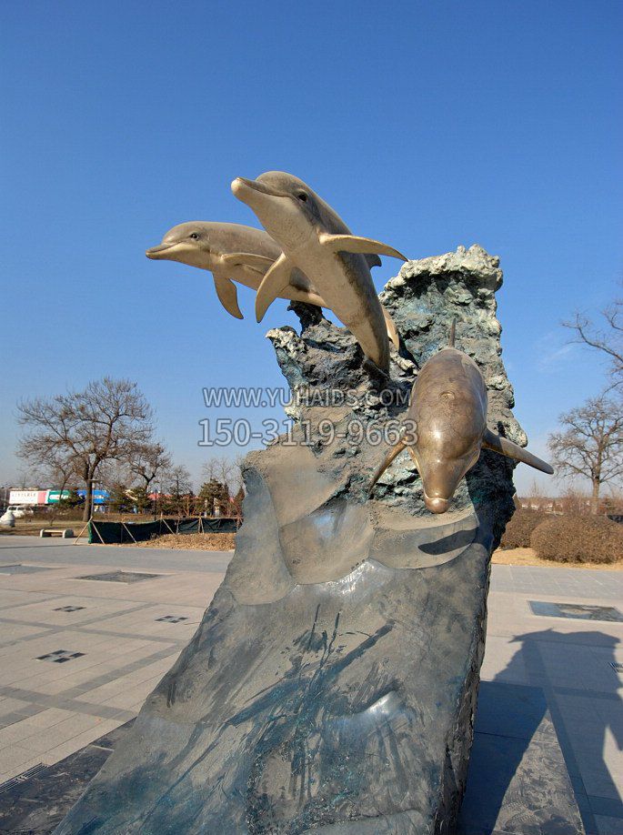 公园跳水的海豚景观雕塑