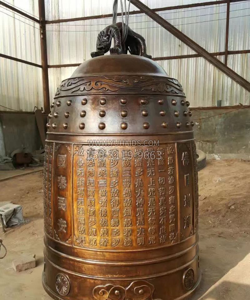 古代铜钟雕塑 