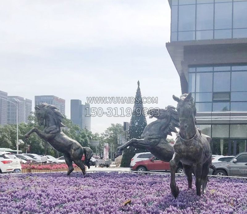 广场动物奔跑的马铜雕雕塑