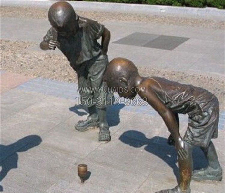 广场打陀螺的小男孩小品铜雕雕塑