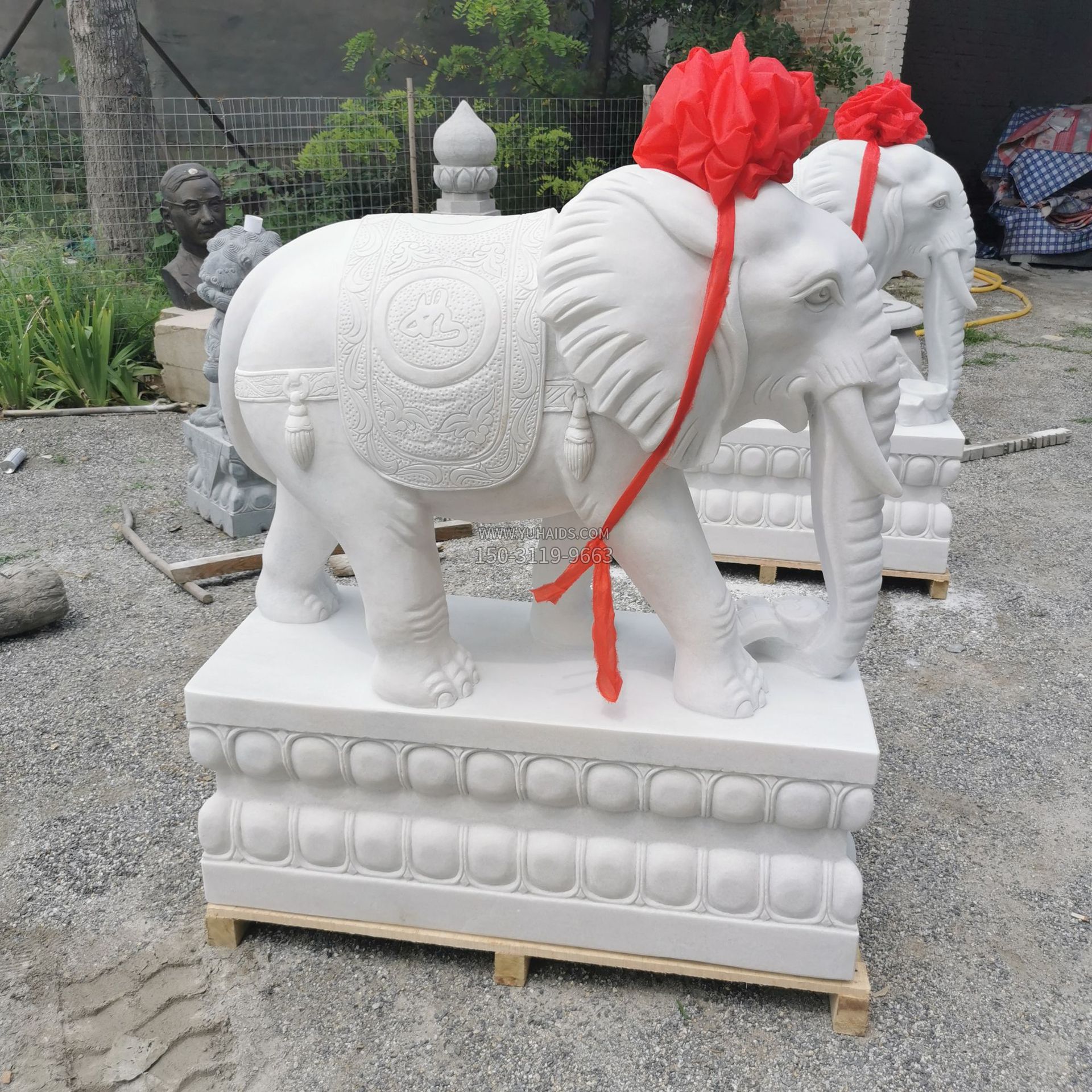 跪坐的大象石雕雕塑