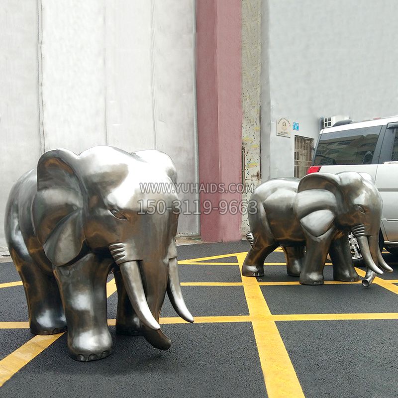 憨态大象不锈钢镜面雕塑