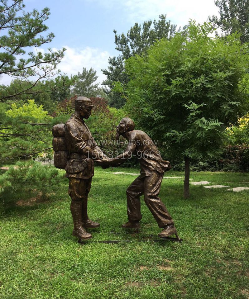 和八路军握手的老人铜雕雕塑