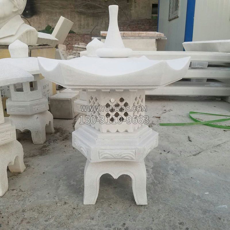 汉白玉中式石雕灯笼雕塑