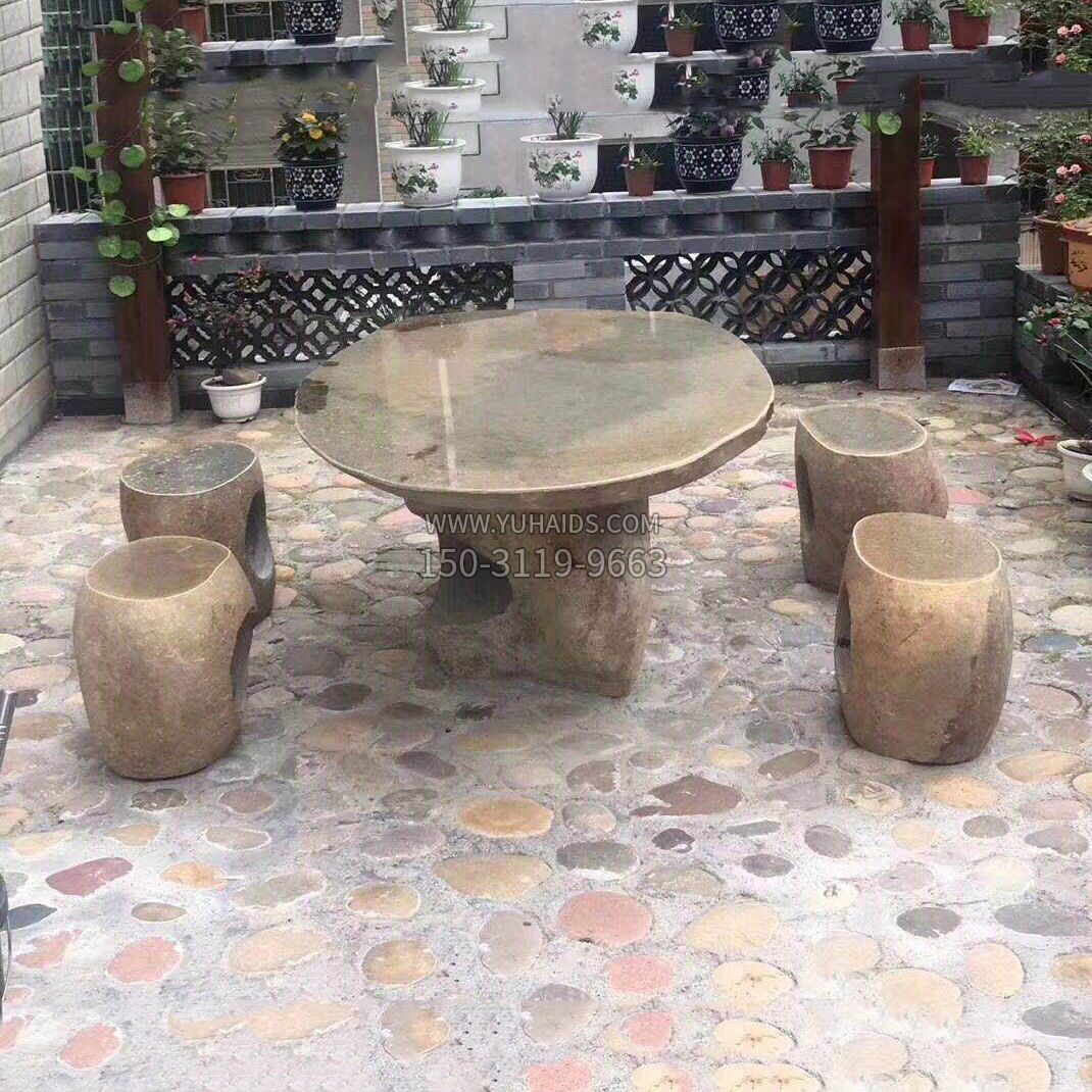 红色大理石桌凳雕塑