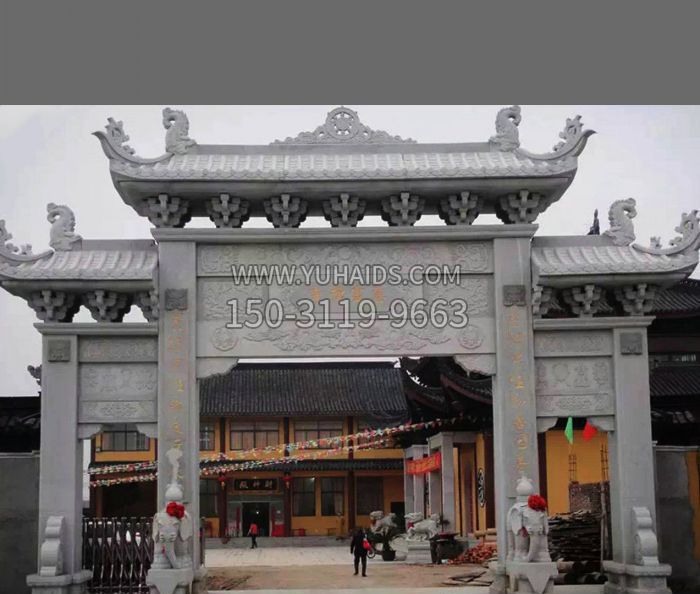 街边道路三门石牌坊雕塑